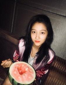 关晓彤吃瓜名场面的视频,娱乐圈幕后真相大揭秘