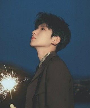 明星吃瓜王源视频,明星间的趣味互动引网友热议